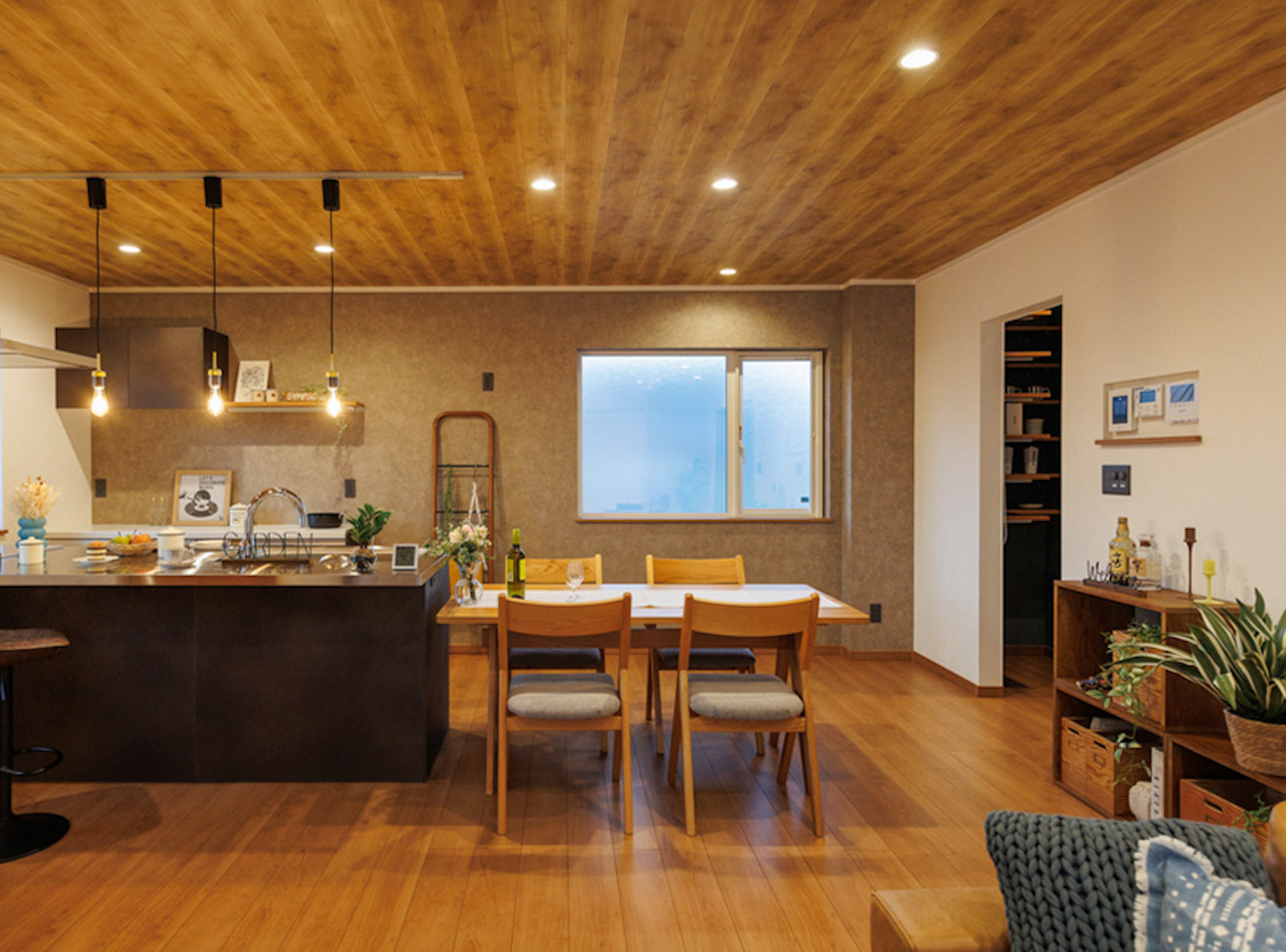 「人が集まれる家」を実現！
広々キッチンで叶える
おもてなし空間