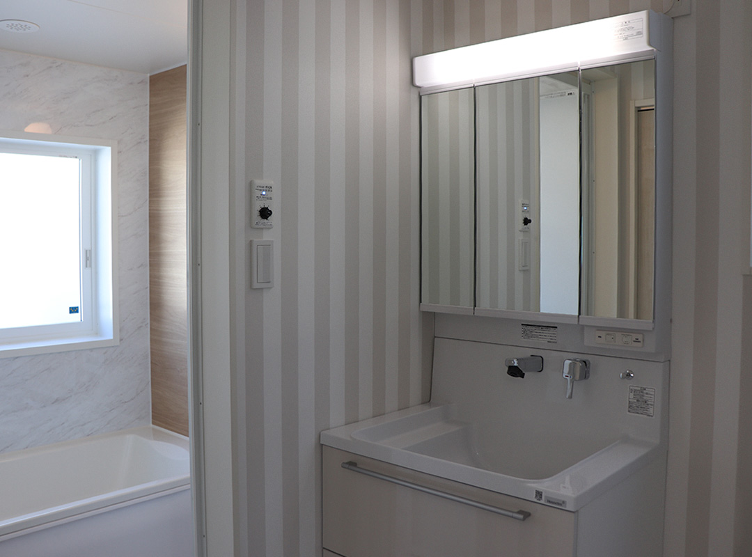 時短も叶う！明るく爽やかなサニタリールーム