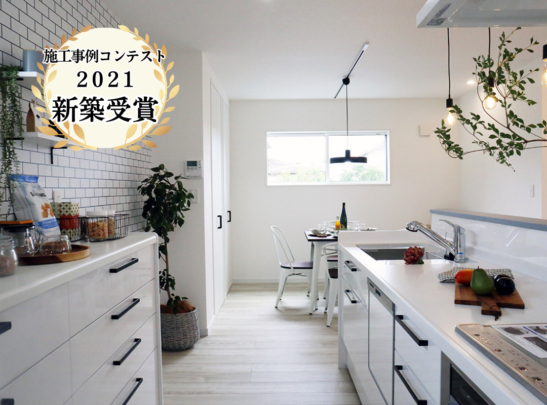 ダイニングから洗面脱衣室を
直線で行き来できるキッチン
